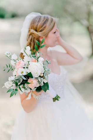 Сама нежность: свадебные букеты с пионовидными розами 