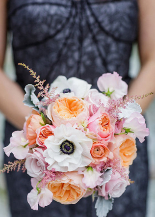 Сама нежность: свадебные букеты с пионовидными розами 