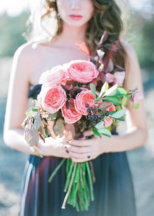 Сама нежность: свадебные букеты с пионовидными розами 