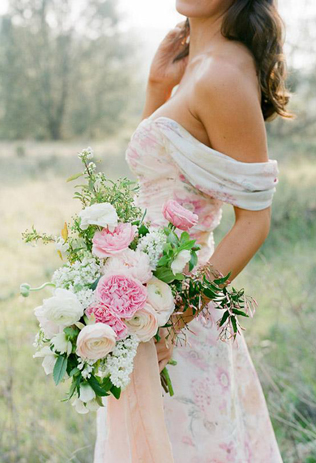 Сама нежность: свадебные букеты с пионовидными розами 