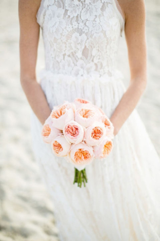 Сама нежность: свадебные букеты с пионовидными розами 