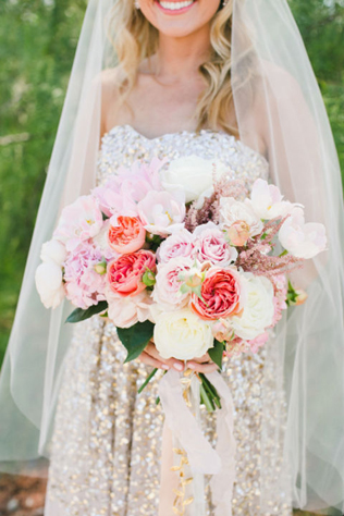 Сама нежность: свадебные букеты с пионовидными розами 