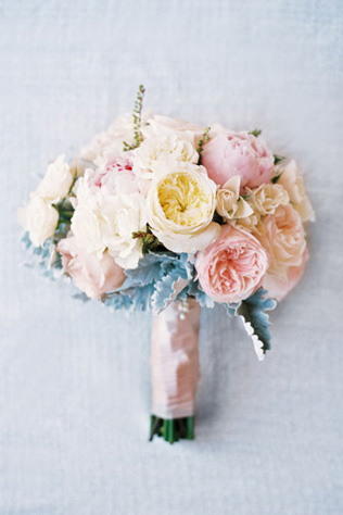 Сама нежность: свадебные букеты с пионовидными розами 