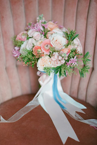 Сама нежность: свадебные букеты с пионовидными розами 