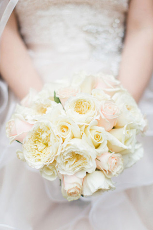Сама нежность: свадебные букеты с пионовидными розами 