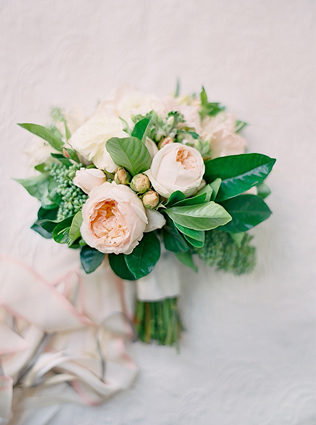 Сама нежность: свадебные букеты с пионовидными розами 