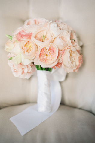 Сама нежность: свадебные букеты с пионовидными розами 