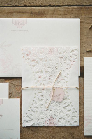 Бумажное кружево: свадебная полиграфия с узорами  