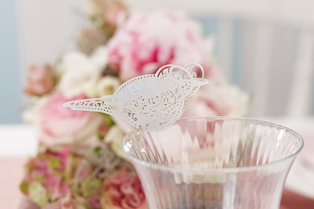 Бумажное кружево: свадебная полиграфия с узорами  