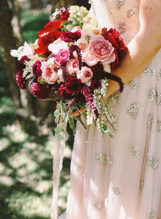 Осенняя палитра: сочетаем бургунди и оттенок пудры 