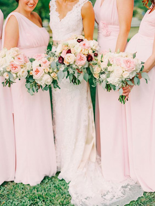 Осенняя палитра: сочетаем бургунди и оттенок пудры 