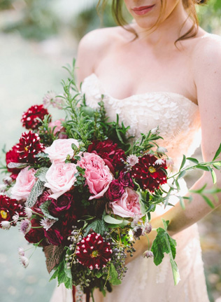 Осенняя палитра: сочетаем бургунди и оттенок пудры 