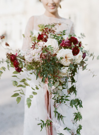 Осенняя палитра: сочетаем бургунди и оттенок пудры 