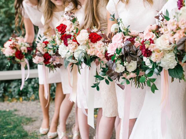 Осенняя палитра: сочетаем бургунди и оттенок пудры 