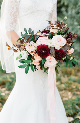 Осенняя палитра: сочетаем бургунди и оттенок пудры 