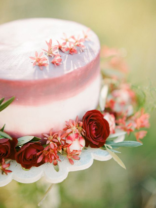 Осенняя палитра: сочетаем бургунди и оттенок пудры 