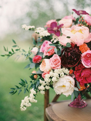 Осенняя палитра: сочетаем бургунди и оттенок пудры 