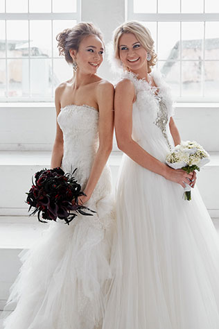 Свадебная фотосессия в стиле «Чёрного лебедя», две невесты