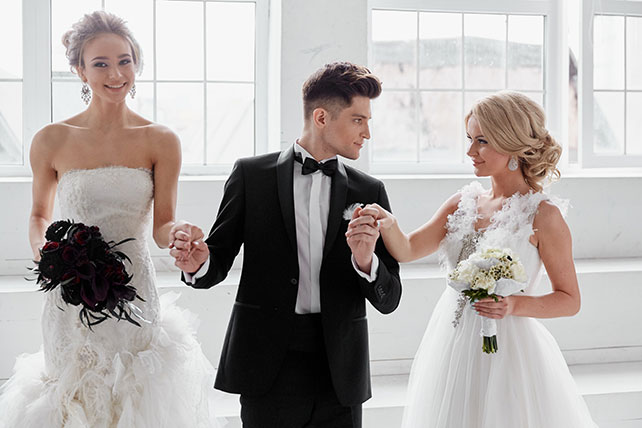 Свадебная фотосессия в стиле «Чёрного лебедя», жених и две невесты