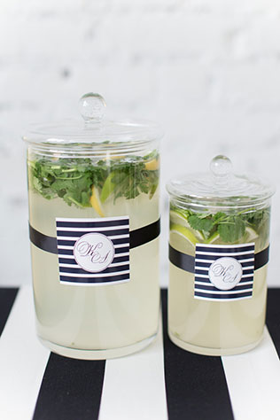 Black is a happy color: чёрно-белая свадебная фотосессия, лимонад