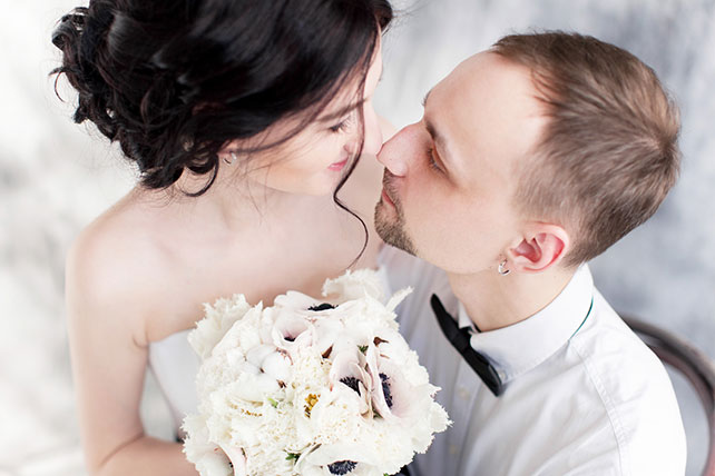 Black is a happy color: чёрно-белая свадебная фотосессия, жених и невеста