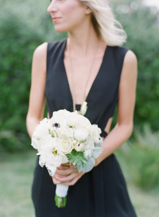 Вызов традициям: черные платья для подружек невесты 