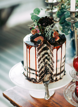 Нарушая правила: черные свадебные торты 