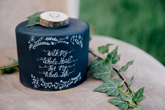 Нарушая правила: черные свадебные торты 