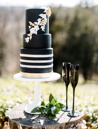 Нарушая правила: черные свадебные торты 