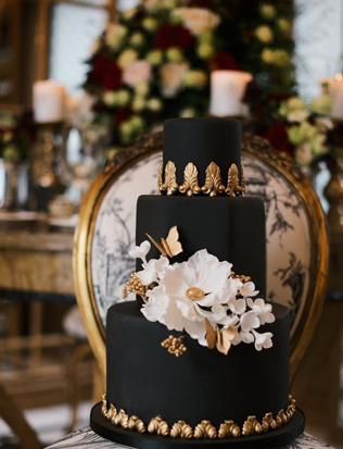Нарушая правила: черные свадебные торты 