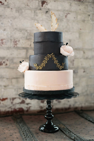 Нарушая правила: черные свадебные торты 