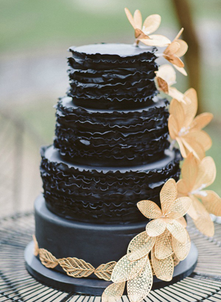 Нарушая правила: черные свадебные торты 