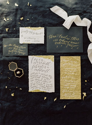 Идеальное сочетание: золотой и черный цвет для новогодней свадьбы 