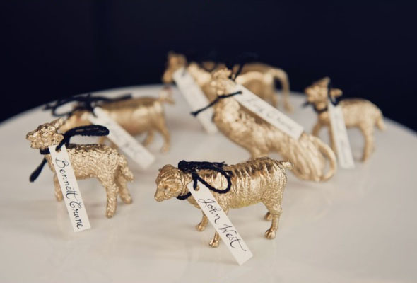 Идеальное сочетание: золотой и черный цвет для новогодней свадьбы 