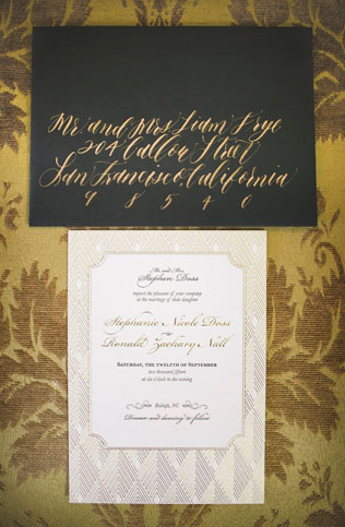 Идеальное сочетание: золотой и черный цвет для новогодней свадьбы 