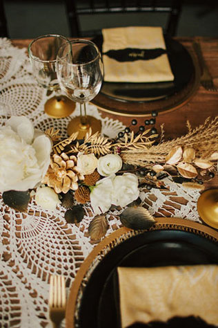 Идеальное сочетание: золотой и черный цвет для новогодней свадьбы 