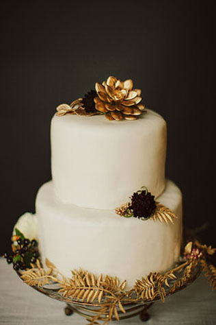 Идеальное сочетание: золотой и черный цвет для новогодней свадьбы 