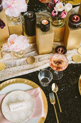 Идеальное сочетание: золотой и черный цвет для новогодней свадьбы 