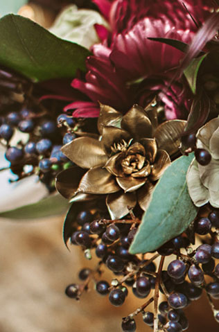 Идеальное сочетание: золотой и черный цвет для новогодней свадьбы 