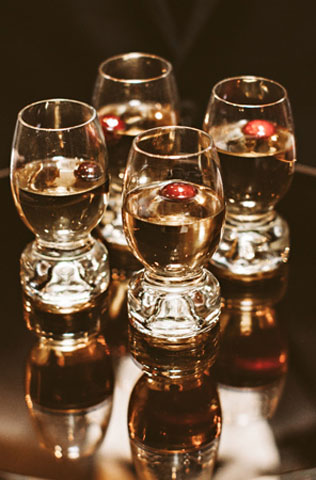 Идеальное сочетание: золотой и черный цвет для новогодней свадьбы 