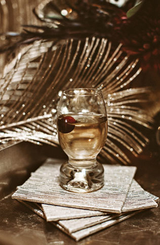 Идеальное сочетание: золотой и черный цвет для новогодней свадьбы 