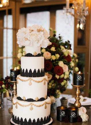 Идеальное сочетание: золотой и черный цвет для новогодней свадьбы 