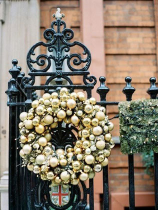 Идеальное сочетание: золотой и черный цвет для новогодней свадьбы 