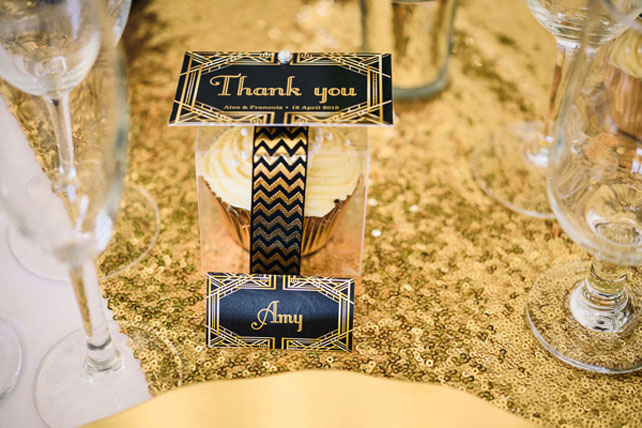 Идеальное сочетание: золотой и черный цвет для новогодней свадьбы 