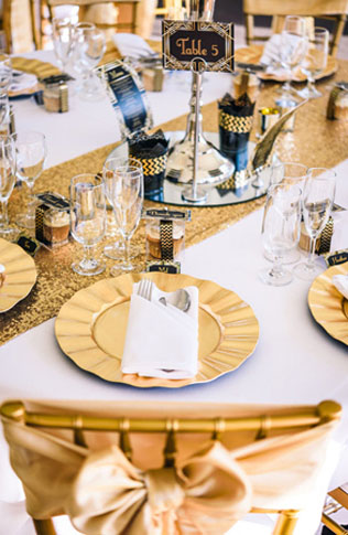 Идеальное сочетание: золотой и черный цвет для новогодней свадьбы 