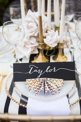 Идеальное сочетание: золотой и черный цвет для новогодней свадьбы 