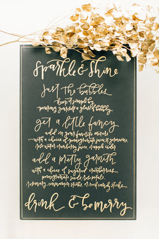 Идеальное сочетание: золотой и черный цвет для новогодней свадьбы 