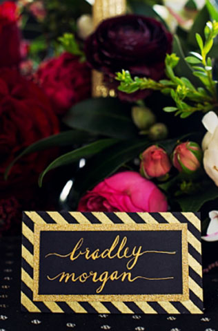 Идеальное сочетание: золотой и черный цвет для новогодней свадьбы 