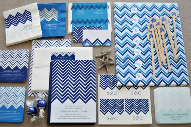 Узор шеврон в декоре свадьбы, свадебная полиграфия