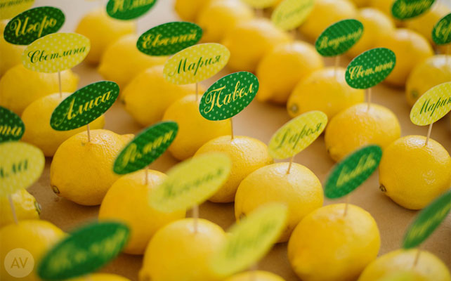 цитрусовая свадьба, рассадочные карточки